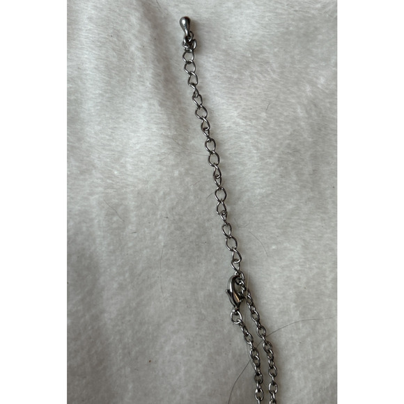 BLING! Red Blue Rhinestone Parrot Bird Pendant Necklace 17" Silver Tone Chain - Picture 5 of 5